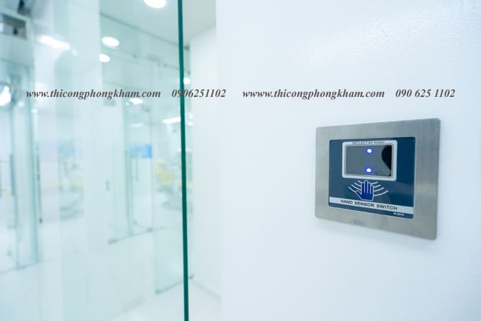 Cửa tự động phòng rửa tay